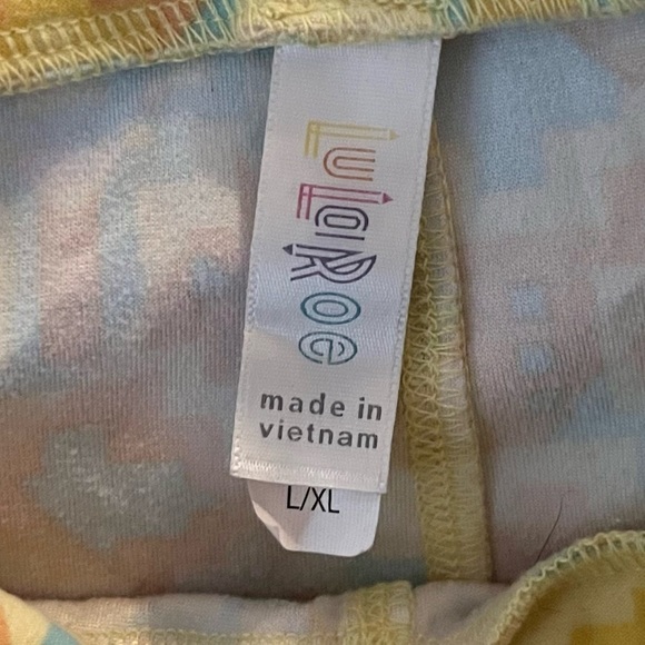 𝅺girl’s LuLaRoe Leggings in Geometric Pattern Size L/XL - Picture 4 of 4